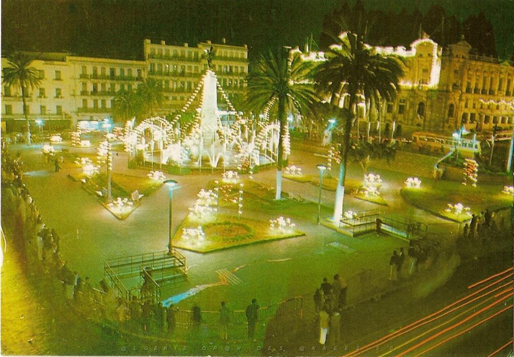 ORAN APRES 62  PLACE ABDELKADER 2.JPG